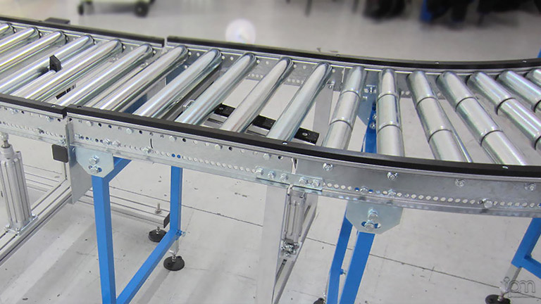 Sie sehen hier einen Schwerkraftrollenbahn. Schwerkraftrollenbahn