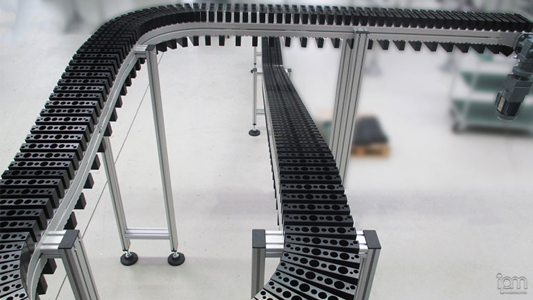 Sie sehen hier einen Zahnriemenförderer. Zahnriemenförderer